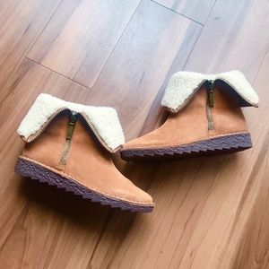 Clarks Olso Beth Suede Foldover Ankle Boot